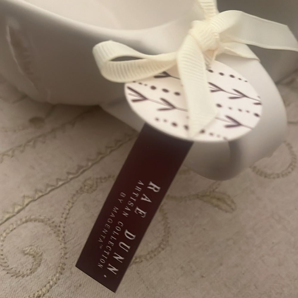 BWT Rae Dunn "Give Thanks" 🙏 🦃 Gravy Boat ceramic - Picture 4 of 5